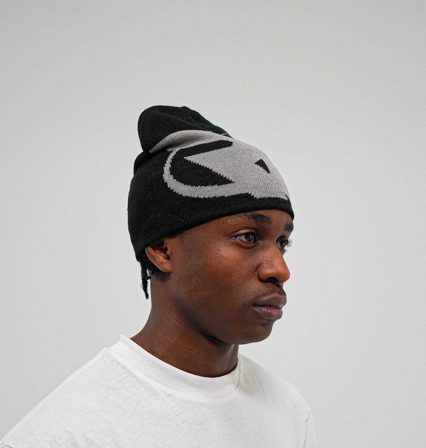 BEANIE BLACK GREY